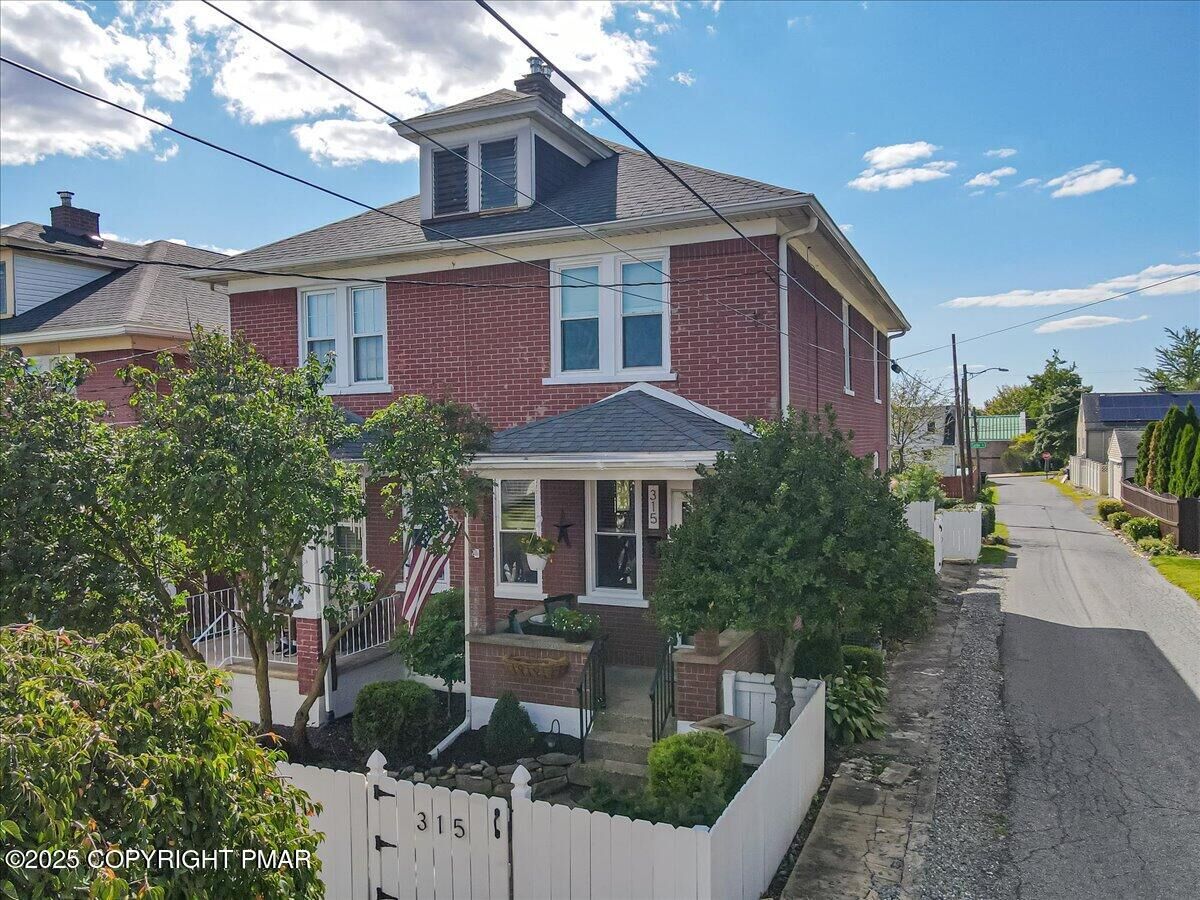 Property Photo:  315 8th Avenue  PA 18018 