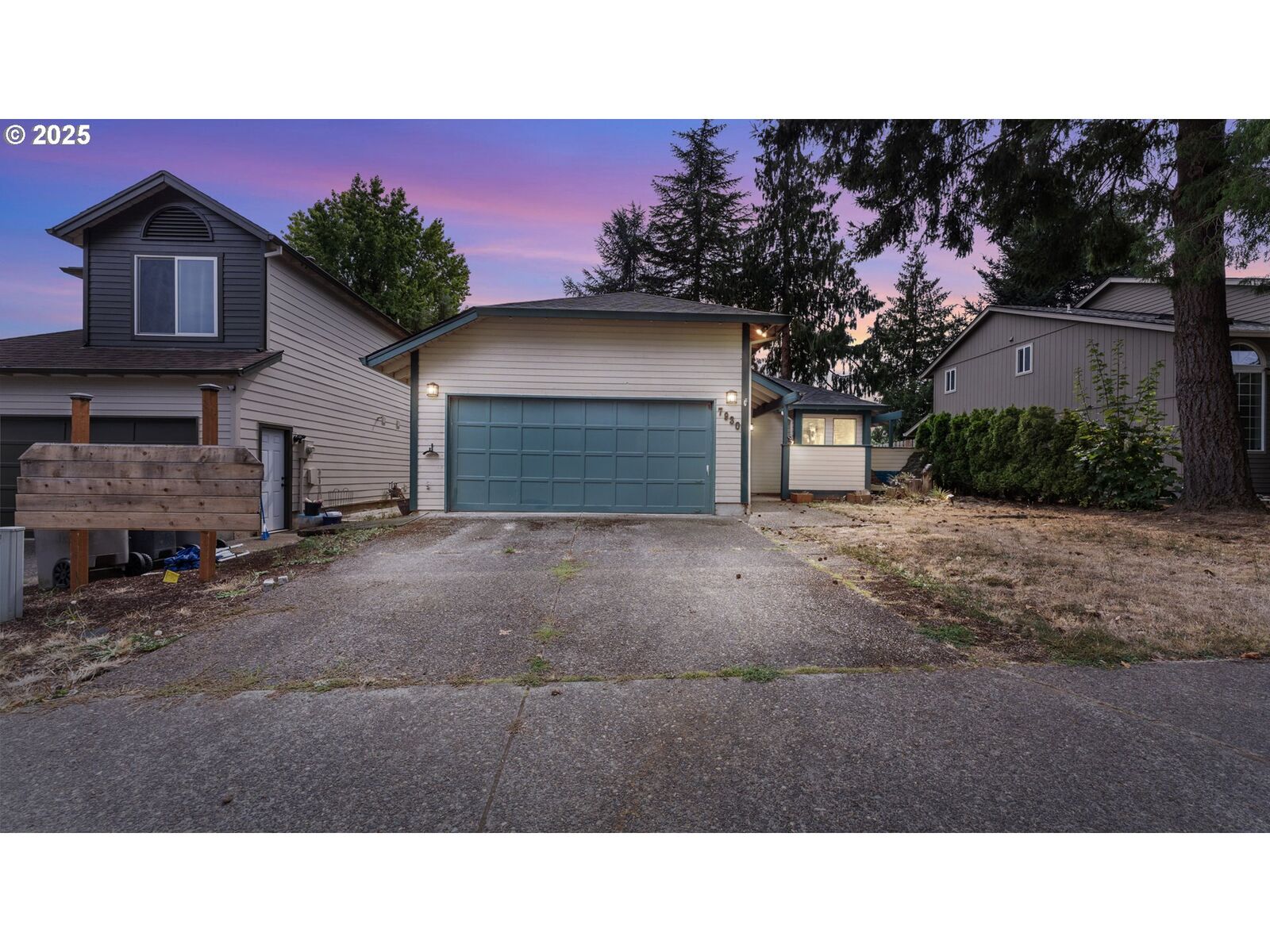 Property Photo: 7930 SW Churchill Way OR 97224