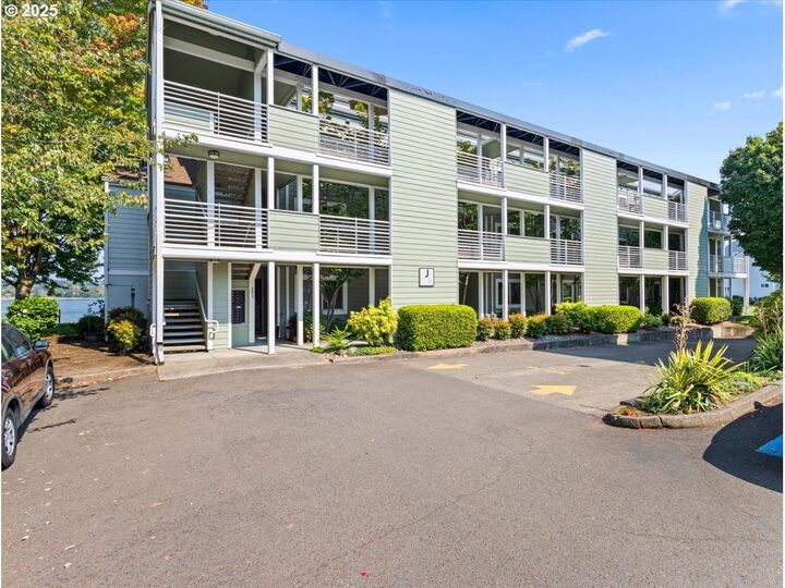 289 N Hayden Bay Dr  Portland OR 97217 photo