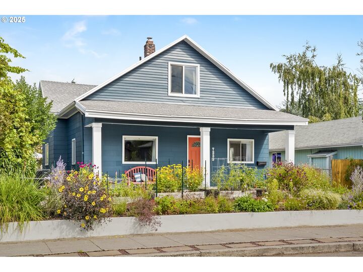 Property Photo:  7235 SE Insley St  OR 97206 