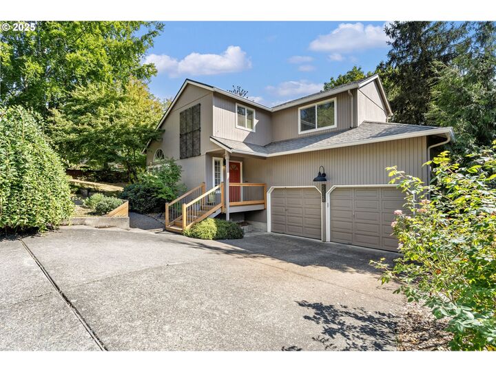 Property Photo:  5828 SW Huddleson St  OR 97219 
