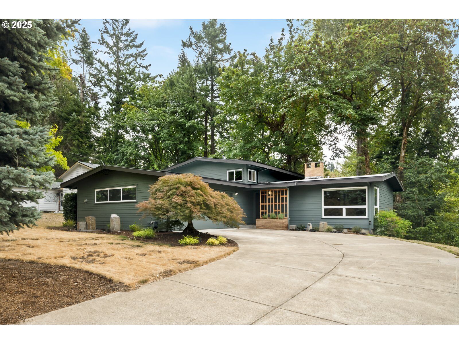 Property Photo: 4114 SW Lee St OR 97221
