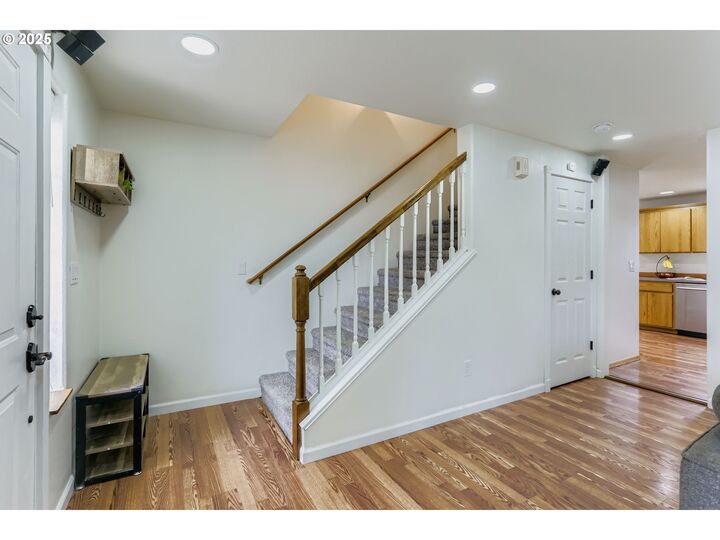 Property Photo:  280 NW Country Ct  OR 97128 