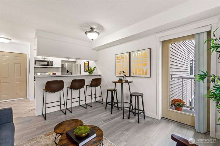 Property Photo: 11326 3rd Avenue NE 204 WA 98125