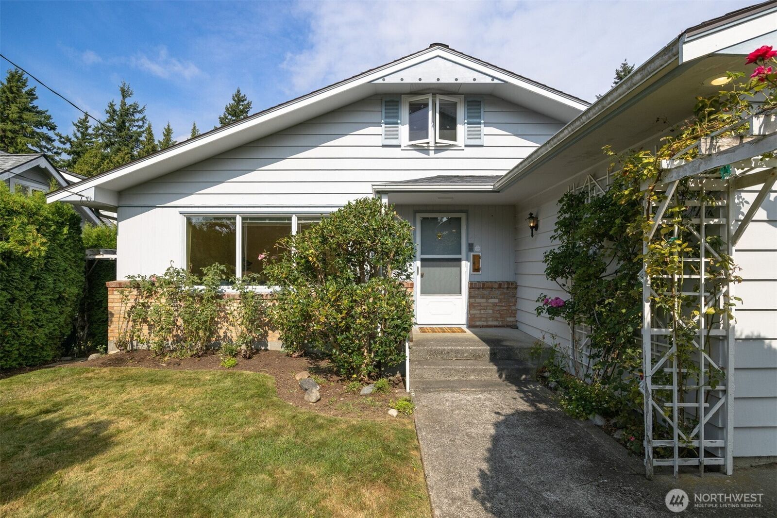 Property Photo: 1508 E Maplewood Avenue WA 98225