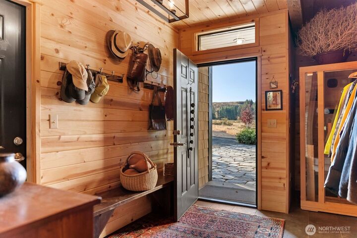 Property Photo:  8  Deer Trails Way  WA 98862 