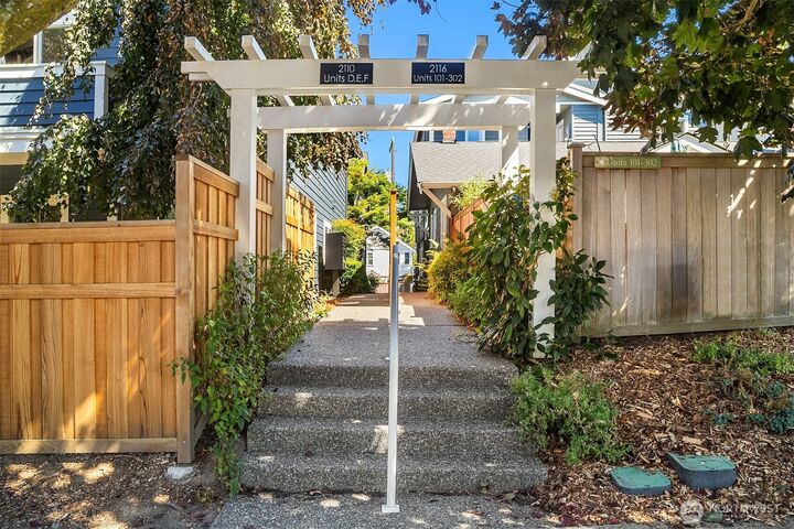 Property Photo:  2116  California Avenue SW 201  WA 98116 