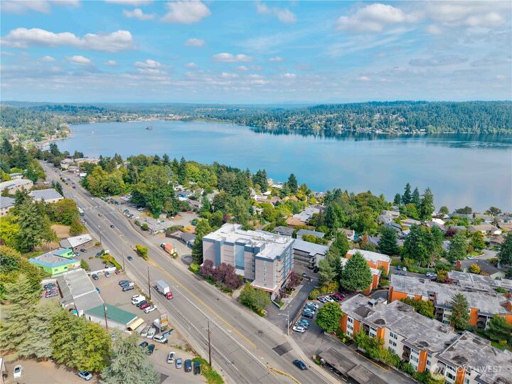 Property Photo:  15020  Bothell Way NE 303  WA 98155 