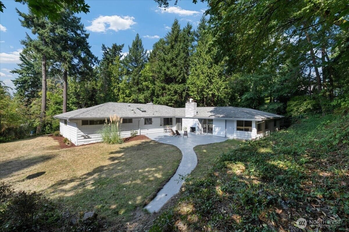 Property Photo:  4332 W Mercer Way  WA 98040 