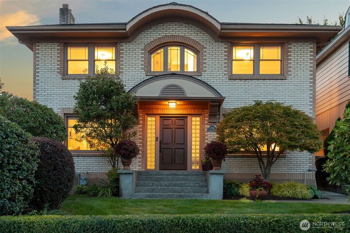1015  5th Avenue W  Seattle WA 98119 photo