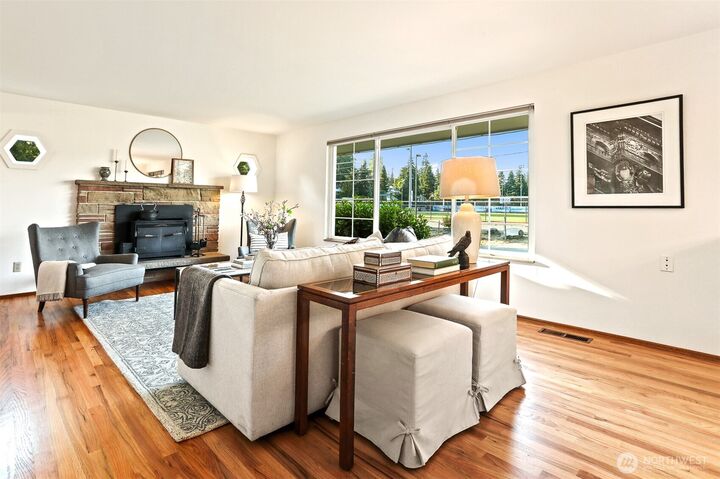 Property Photo:  1807 N 170th Street  WA 98133 