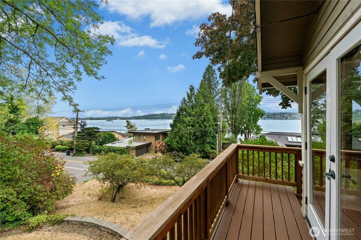 Property Photo: 12506 Holmes Point Drive NE WA 98034