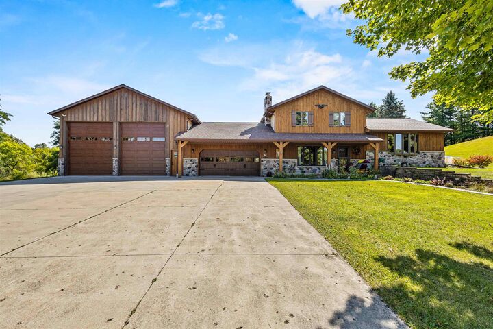 Property Photo:  9092 N Paradise Road  WI 53040-9719 