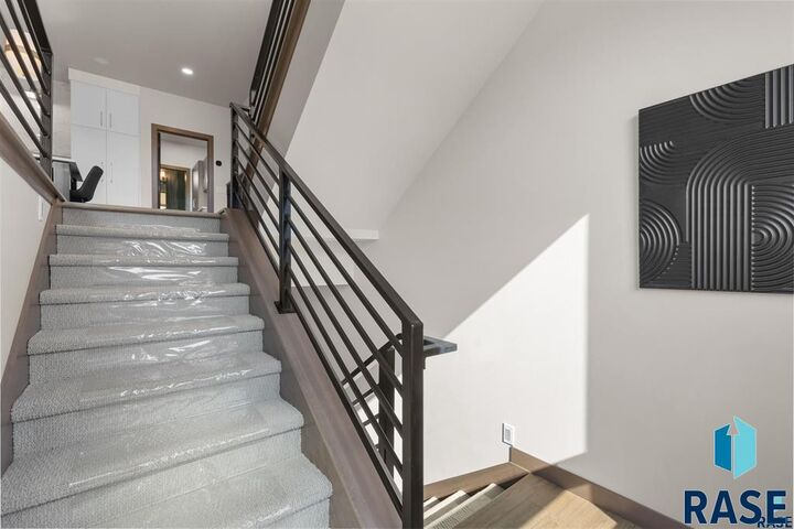 Property Photo:  2807 S Terry Ave Avenue  SD 57106 