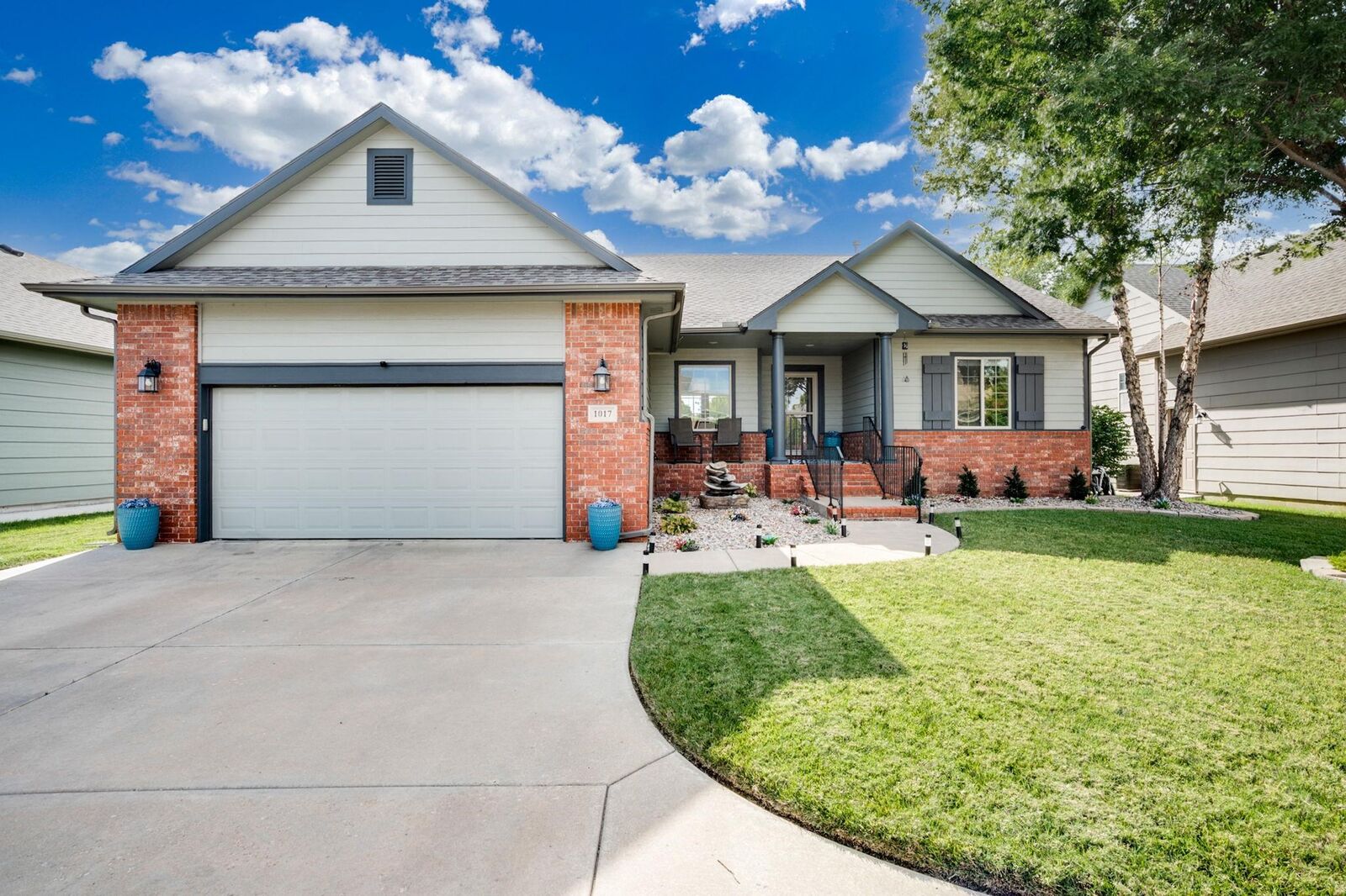 Property Photo: 1017 S Rue St KS 67207