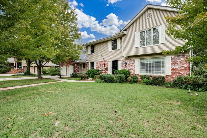 Property Photo: 7954 E Dublin Ct KS 67206