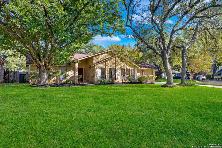 Property Photo: 814 Lone Wolf TX 78232