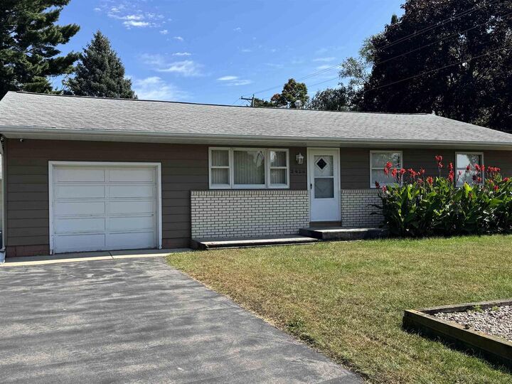 Property Photo:  2425 Skyline Drive  WI 53511 
