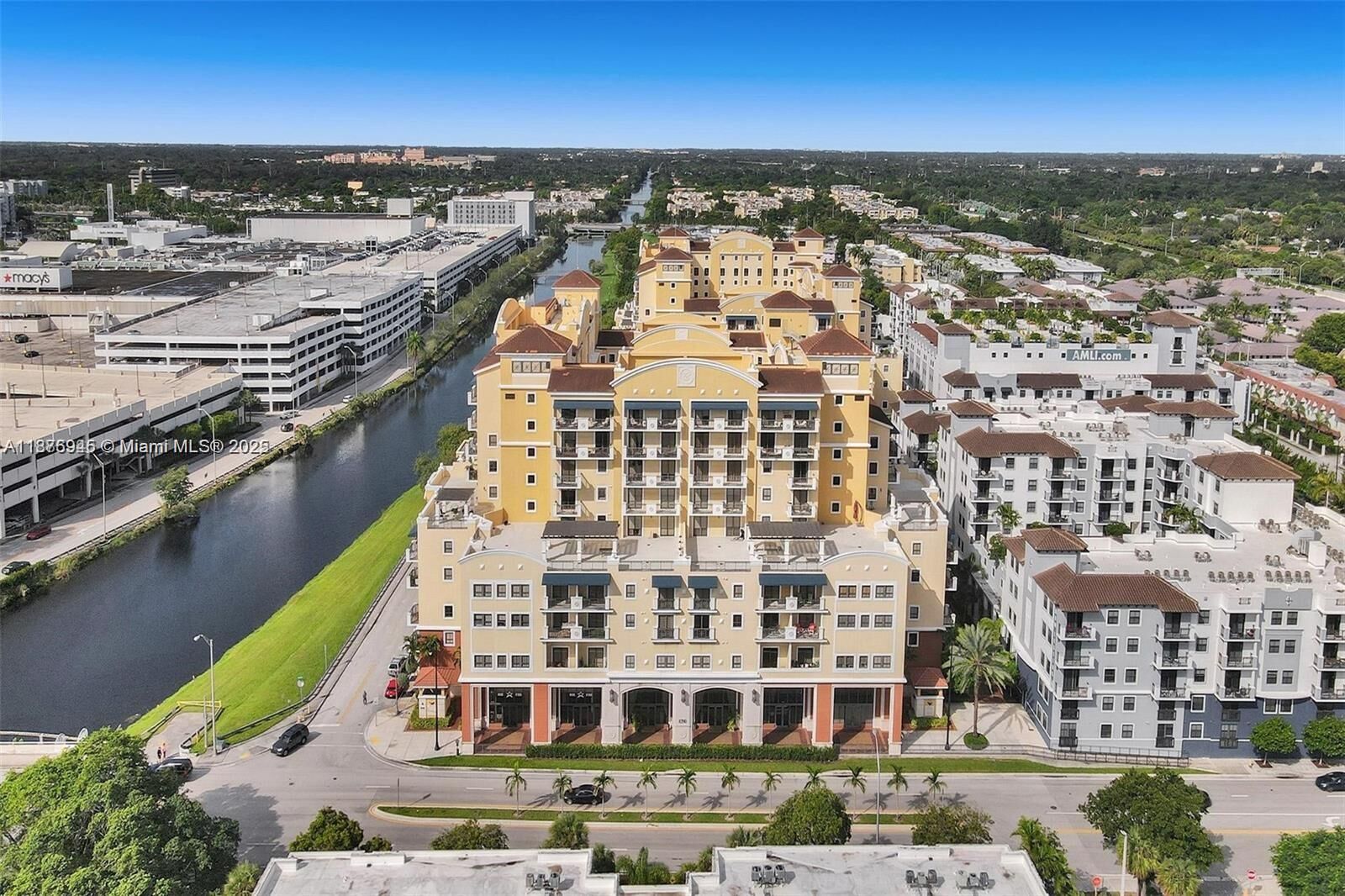 Property Photo: 8390 SW 72nd Ave 422 FL 33143