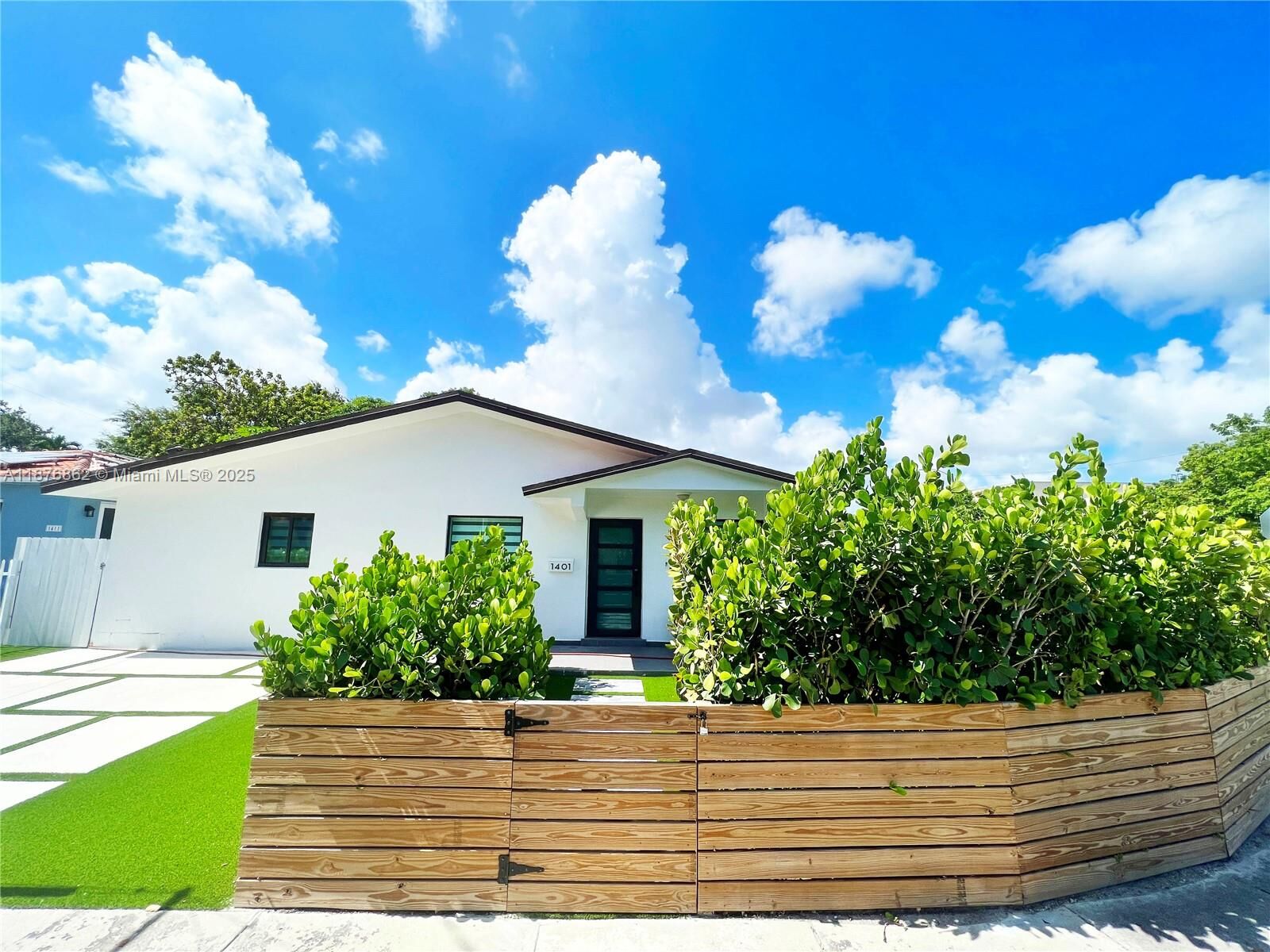 Property Photo:  1401 SW 20th St 0  FL 33145 