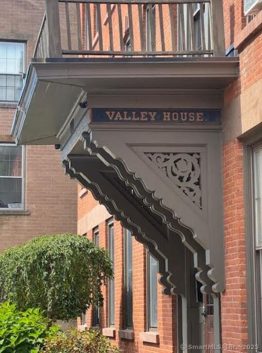 Property Photo: 130 Main Street Apt 4C CT 06019