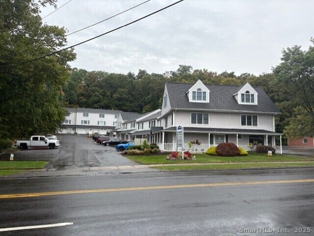 Property Photo:  2508 Whitney Avenue 1  CT 06518 