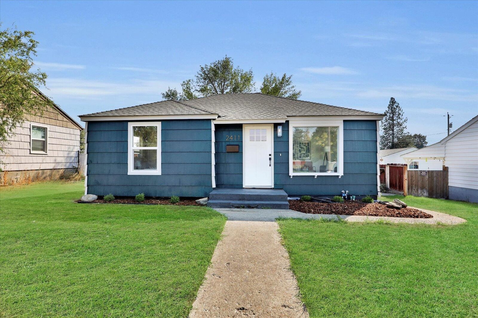 Property Photo:  2411 W Rowan Ave  WA 99205 