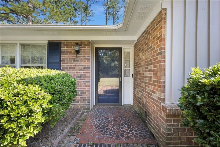 Property Photo: 704 Meadowbrook Drive SC 29307