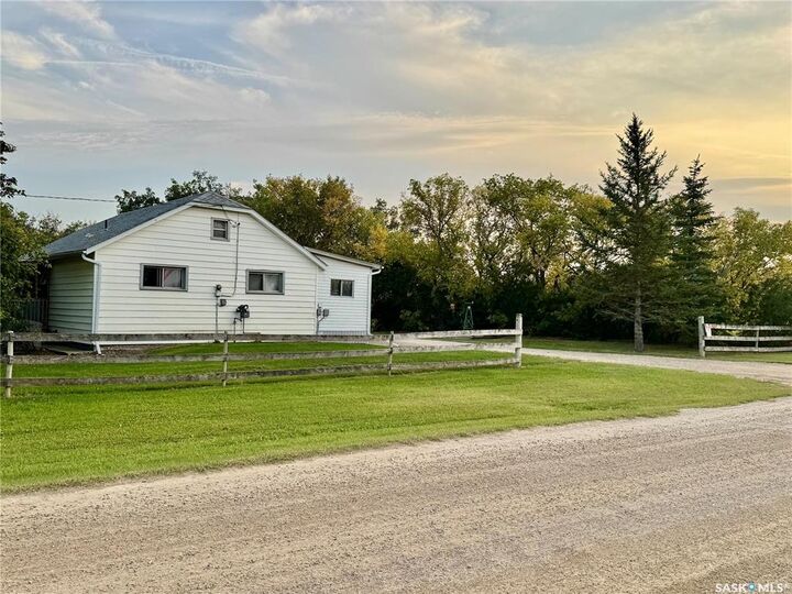 Photo de la propriété:  98 4th Avenue  SK S0K 2A0 