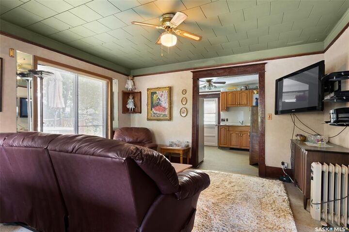 Property Photo:  105 6th Street  SK S0G 4R0 