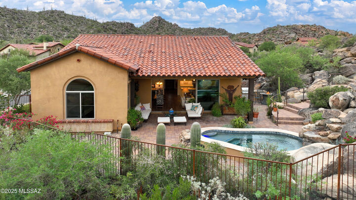 Property Photo: 14334 N Mickelson Canyon Court AZ 85755