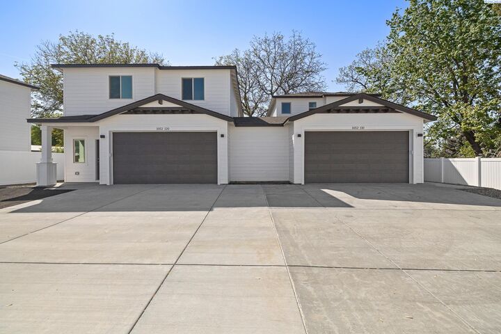 Property Photo: 1052 S Underwood Pl WA 99337