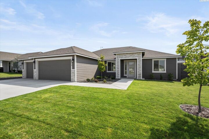 Property Photo: 10514 Chinook Dr WA 99301