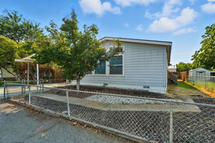 Property Photo:  700 Rd 32 216  WA 99301 