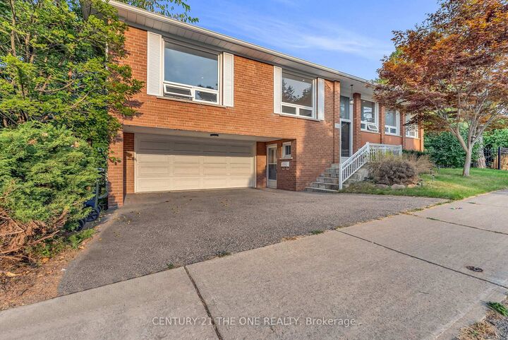 Property Photo:  225 Maxome Avenue  ON M2M 3L3 