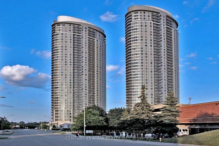 Property Photo: 125 Village Green Square 2405 ON M1S 0G3
