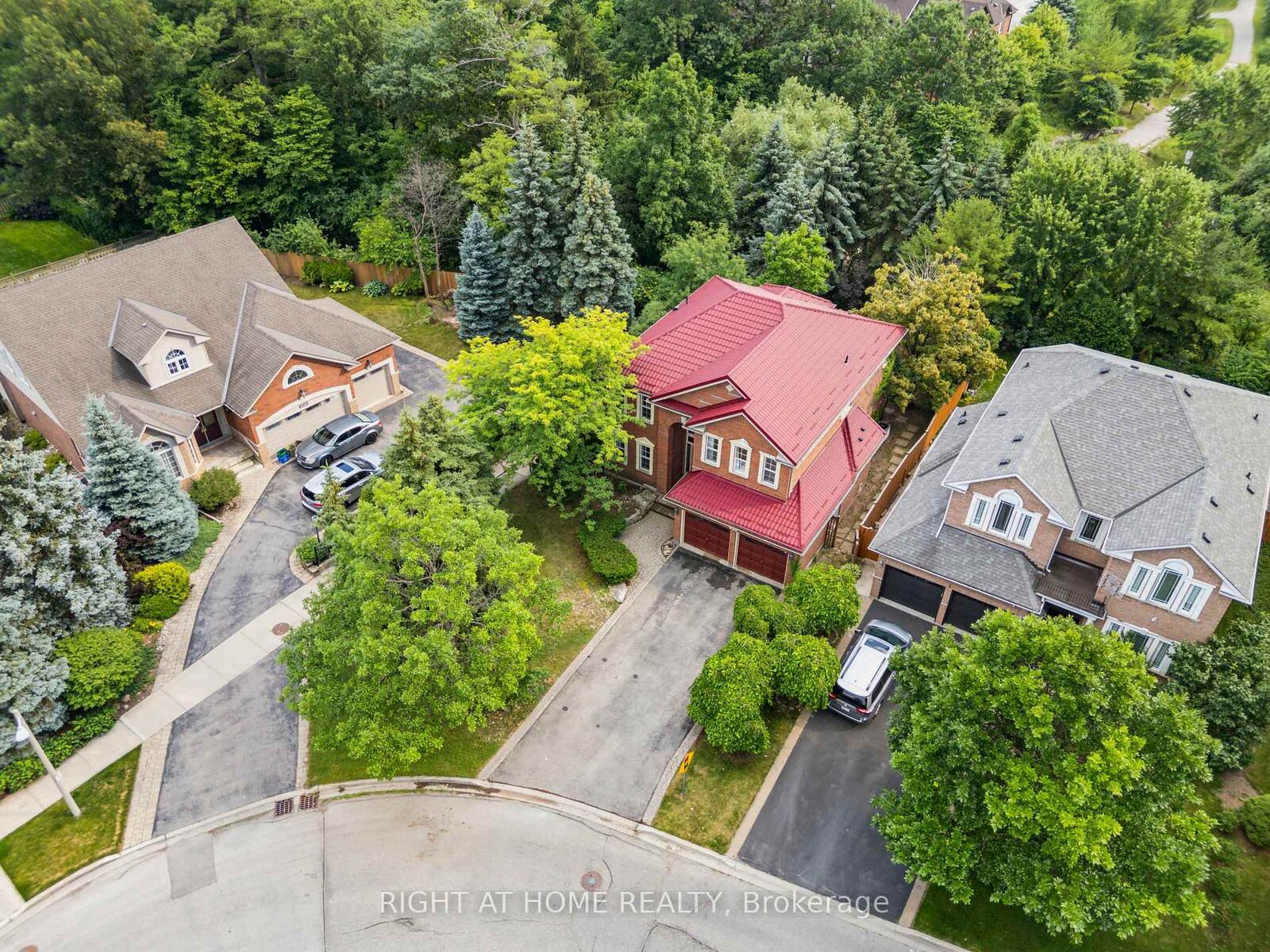 Property Photo:  2322 Woodridge Way  ON L6H 6S3 