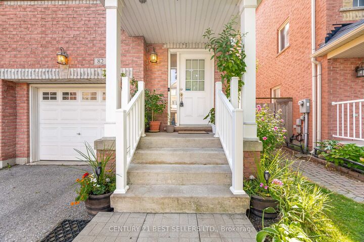 Photo de la propriété:  82 Pilkington Drive  ON M1L 0A7 