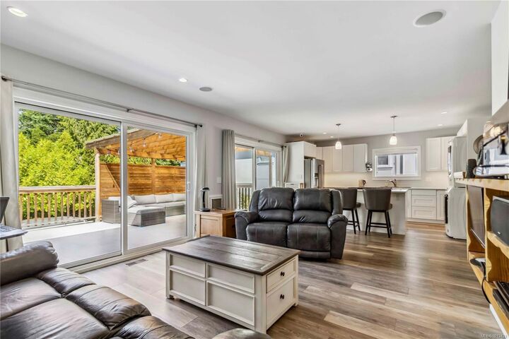 Property Photo: 1112 Craigflower Rd BC V9A 2Y1