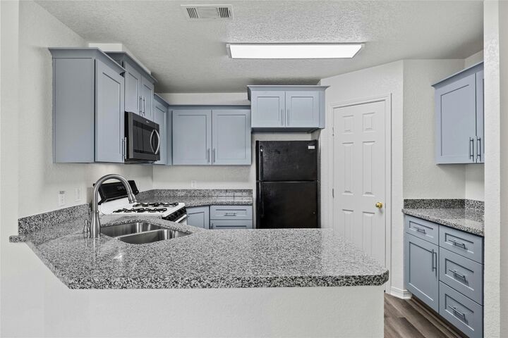 Property Photo: 502 Rockmoor Drive B TX 78628