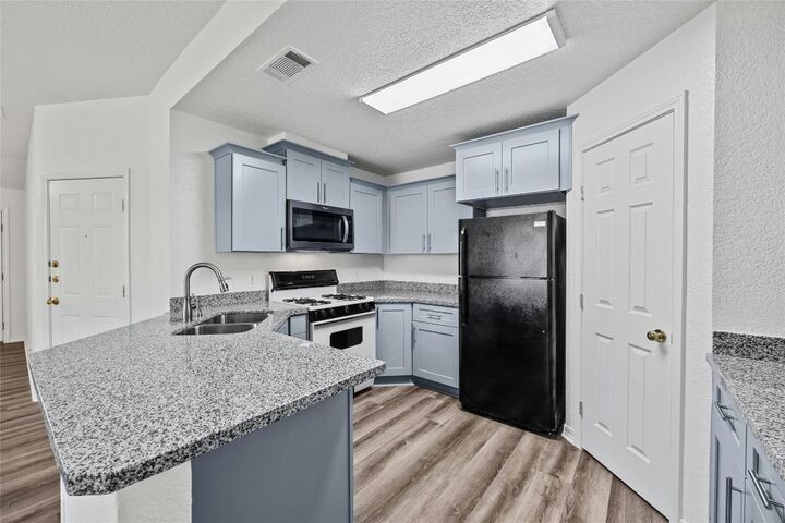 Property Photo: 502 Rockmoor Drive B TX 78628