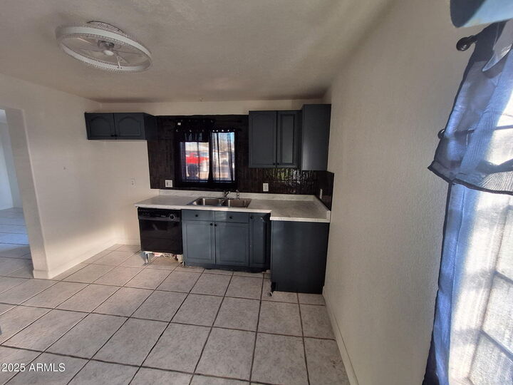 Property Photo:  757 E 2nd Street  AZ 85203 