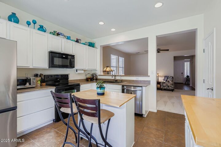 Property Photo:  3323 E Oakland Street  AZ 85295 