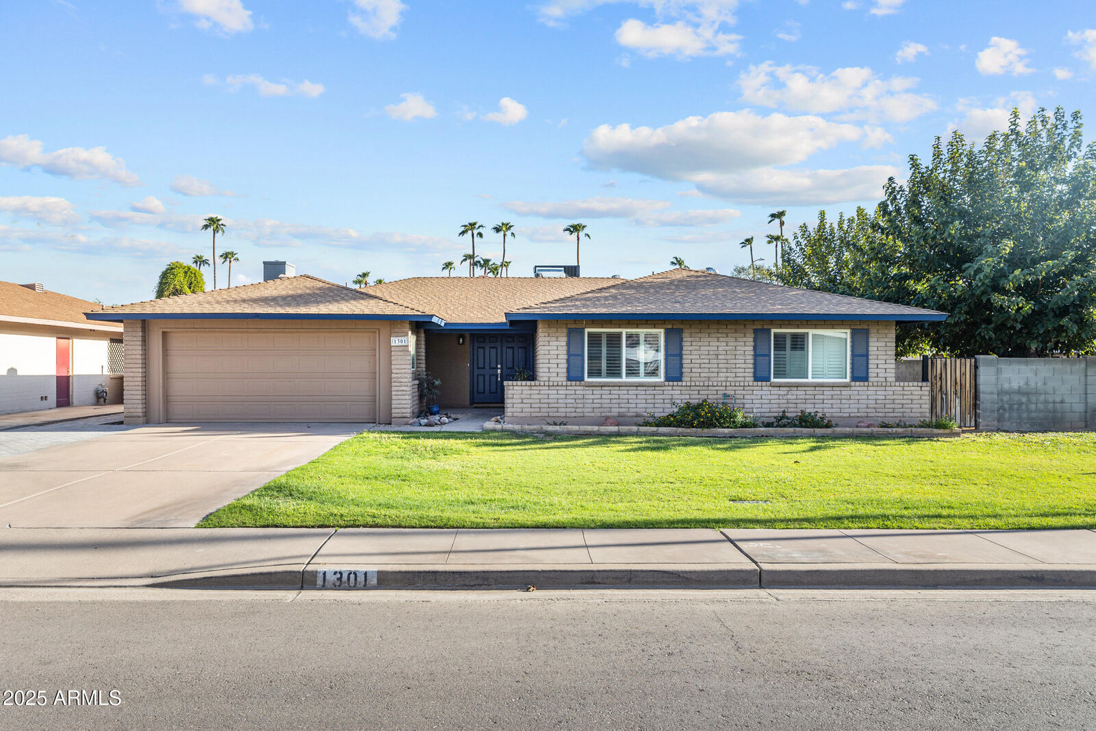 Property Photo: 1301 E Watson Drive AZ 85283