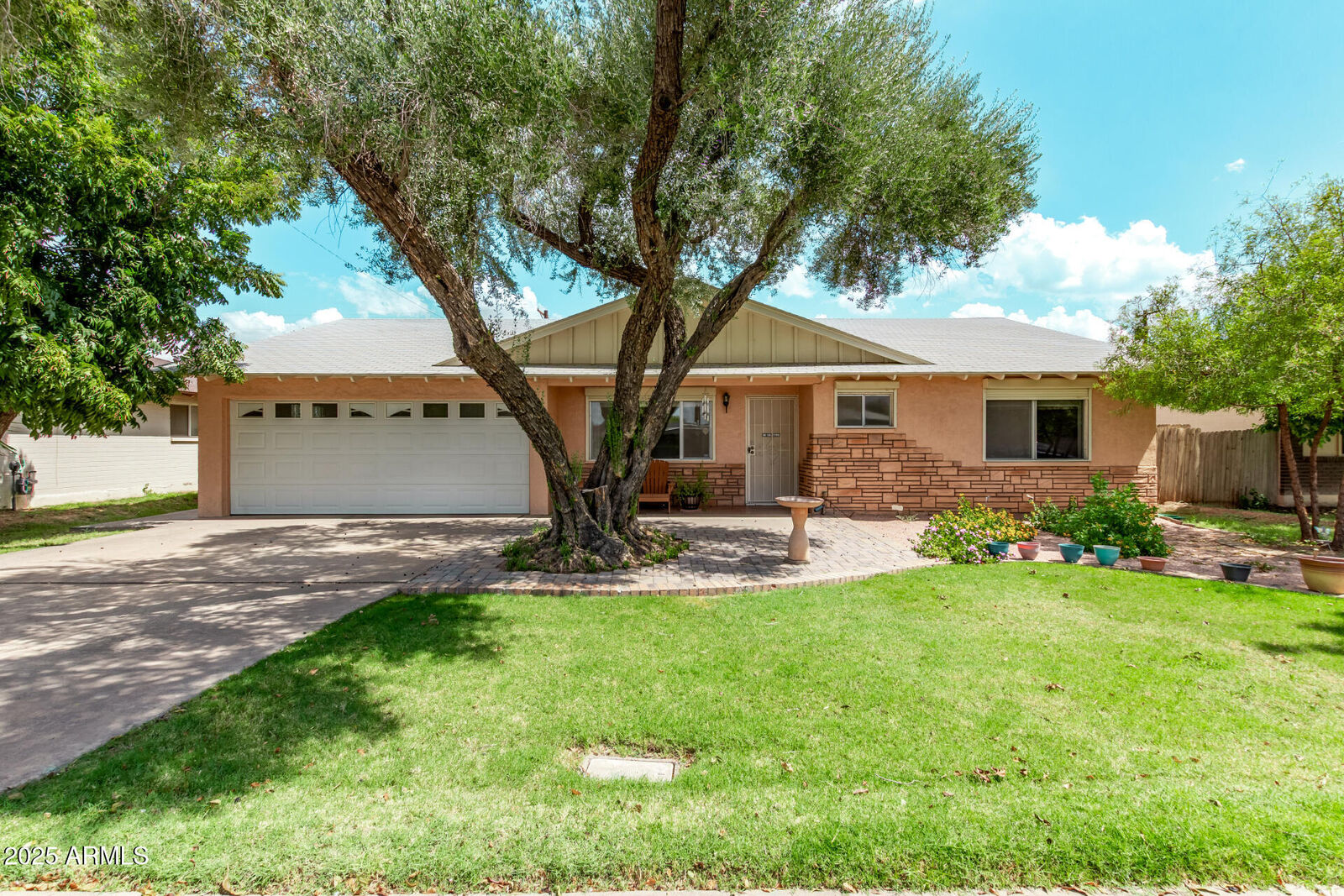 Property Photo:  261 N Hunt Drive E  AZ 85203 