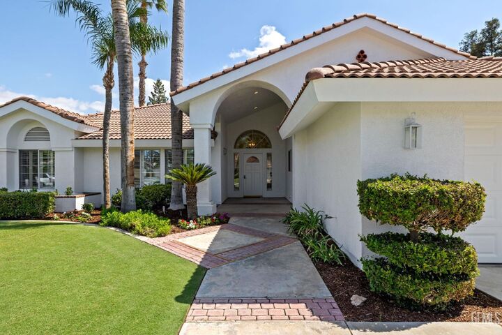 Property Photo: 2508 Oak Crest Court CA 93311