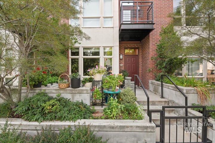 Property Photo:  412 S 13th Street 110  ID 83702 