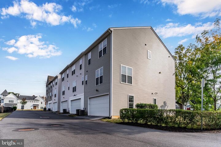 Property Photo:  