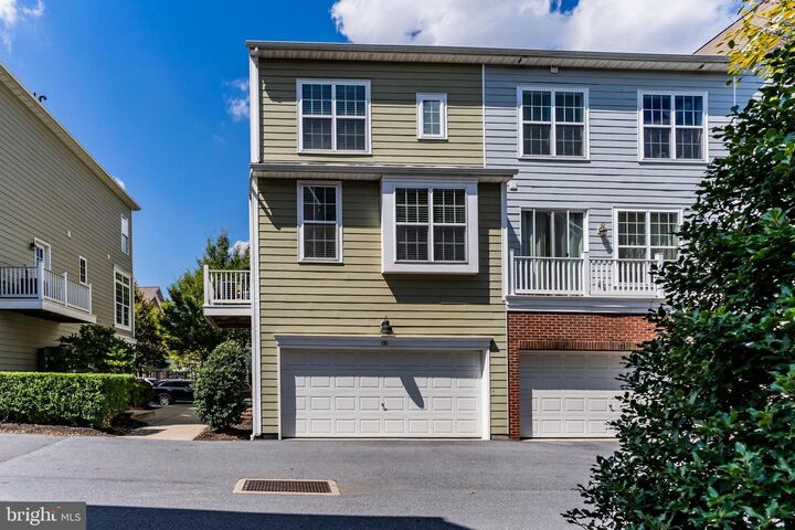 Property Photo:  131 Putnam Way  PA 17050 