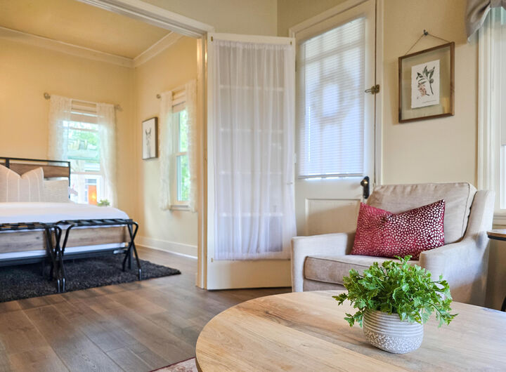 Property Photo:  203 Linn Street  IA 50036 